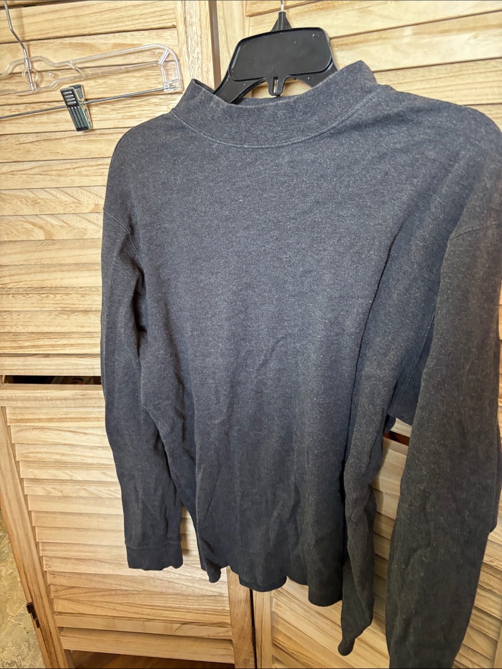 Roundtree and Yorke Dark Gray Mock Neck Tee Large
